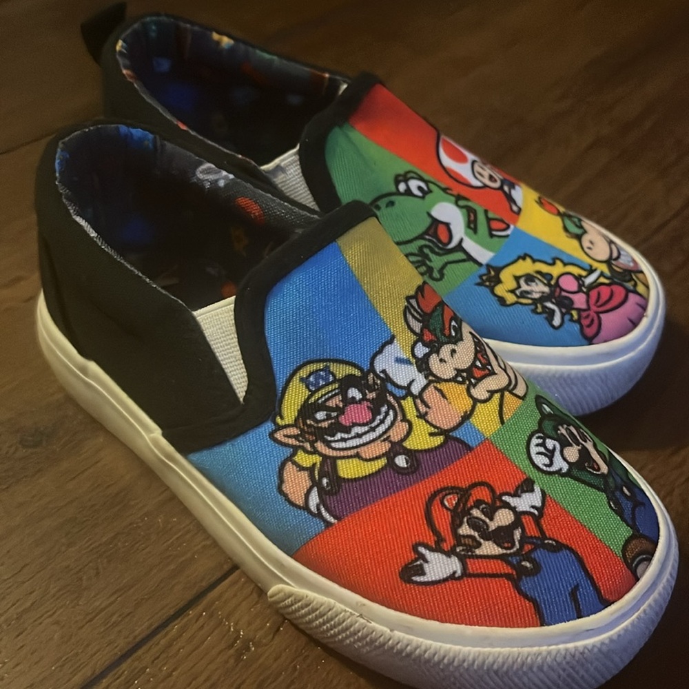 Super Mario character slip on shoes, toddler boys size 10 - Picture 3 of 5
